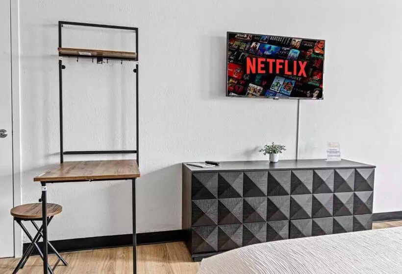 The Mallard Hotel & Suites