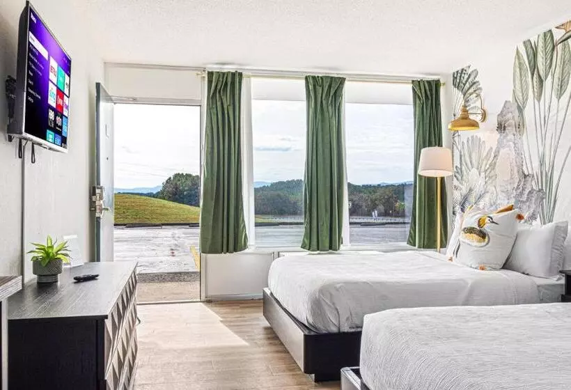 The Mallard Hotel & Suites