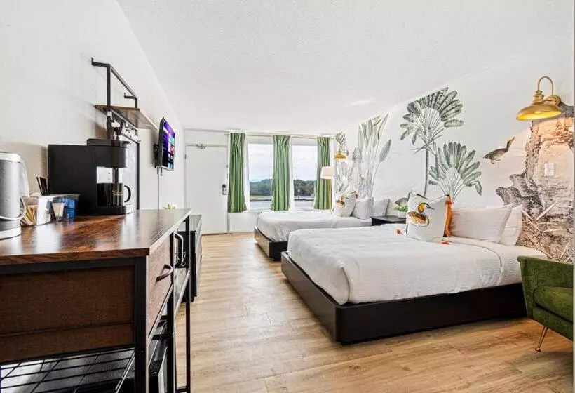 The Mallard Hotel & Suites