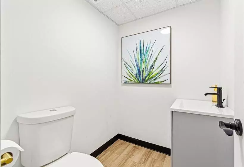 The Mallard Hotel & Suites