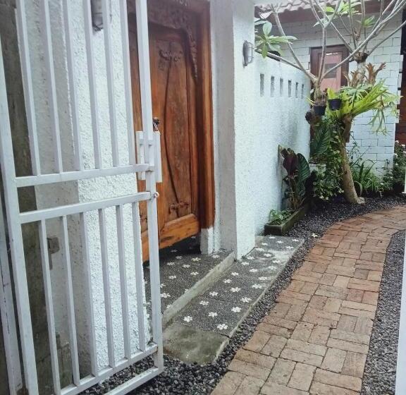 膳宿费 Buratwangi Tropis House