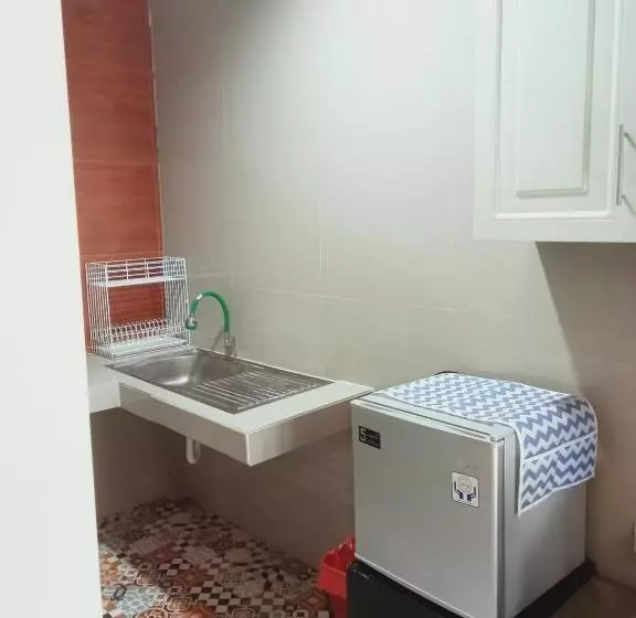 ペンション Buratwangi Tropis House