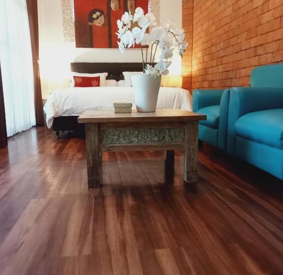 膳宿费 Buratwangi Tropis House