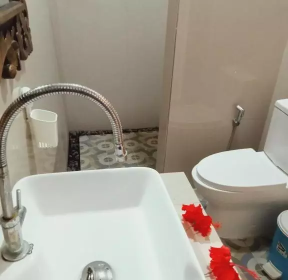 ペンション Buratwangi Tropis House