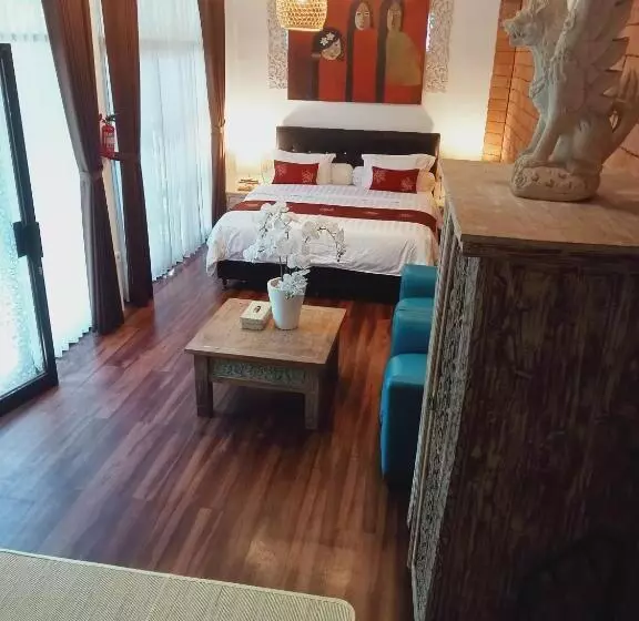 ペンション Buratwangi Tropis House