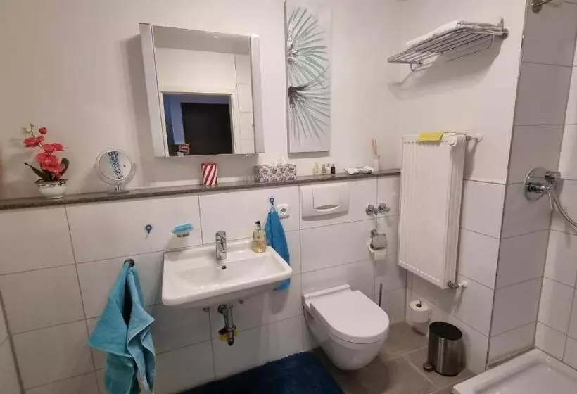 پانسیون Ferienzimmer Bei Thomas   Gemütliches Schlaf  Und Wohnzimmer Mit Modernem Bad