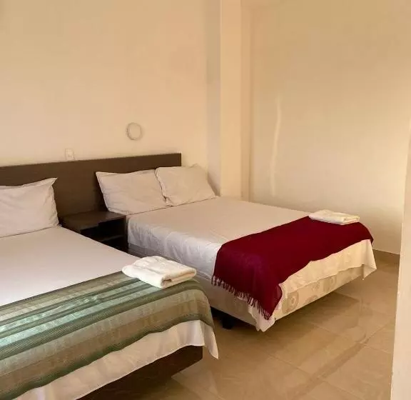 ペンション Hostal Los Gavilanes