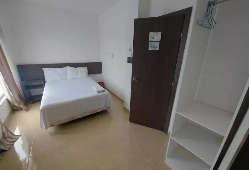 ペンション Hostal Los Gavilanes