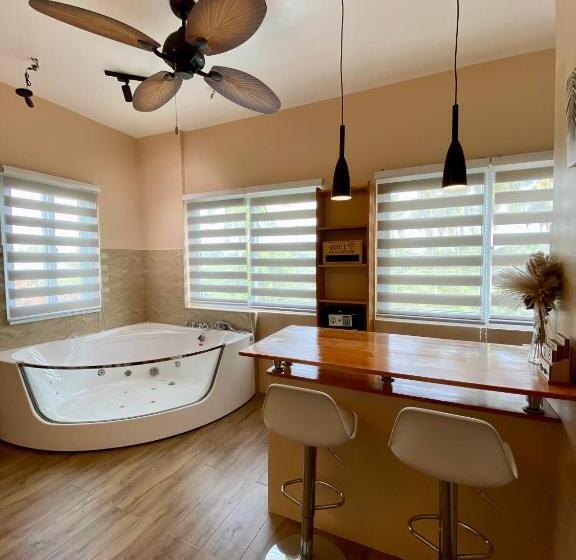 Pension Moalboal Lrs Lovers Nest