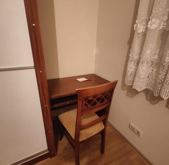 פנסיון Sabiha Gökçen Airport Ensuıte Private Room