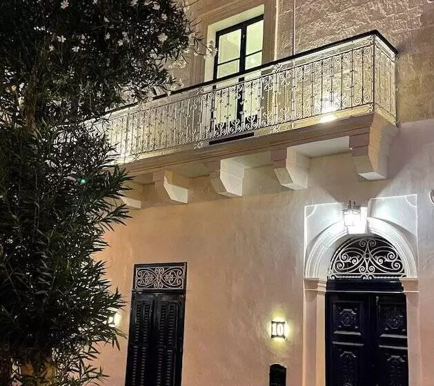 پانسیون Room In Guest Room   The 10 Square   A Townhouse Situated In The Heart Of Siggiewi Village Square