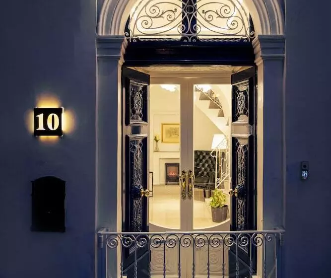 پانسیون Room In Guest Room   The 10 Square   A Townhouse Situated In The Heart Of Siggiewi Village Square