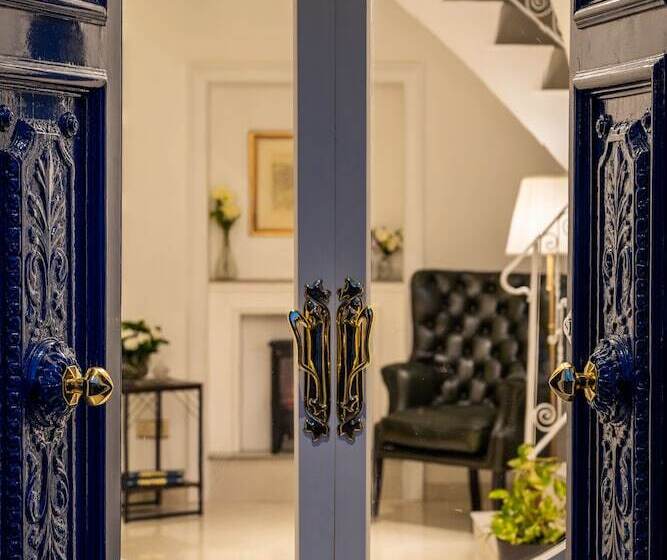 پانسیون Room In Guest Room The 10 Square A Townhouse Situated In The Heart Of Siggiewi Village Square