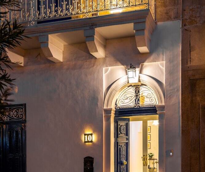 پانسیون Room In Guest Room The 10 Square A Townhouse Situated In The Heart Of Siggiewi Village Square