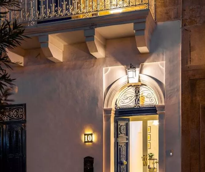پانسیون Room In Guest Room   The 10 Square   A Townhouse Situated In The Heart Of Siggiewi Village Square