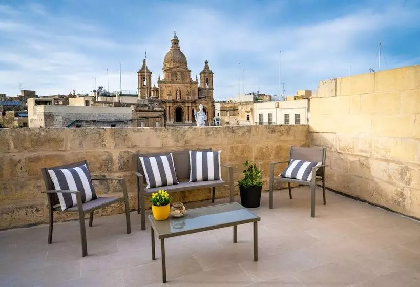 پانسیون Room In Guest Room   The 10 Square   A Townhouse Situated In The Heart Of Siggiewi Village Square