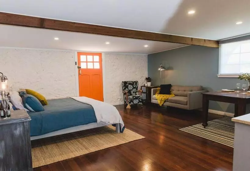 Aamiaismajoitus (B&B) Orange Door Bnb