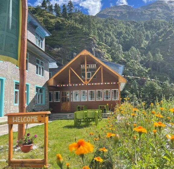 هتل Kongde Peak Guest House