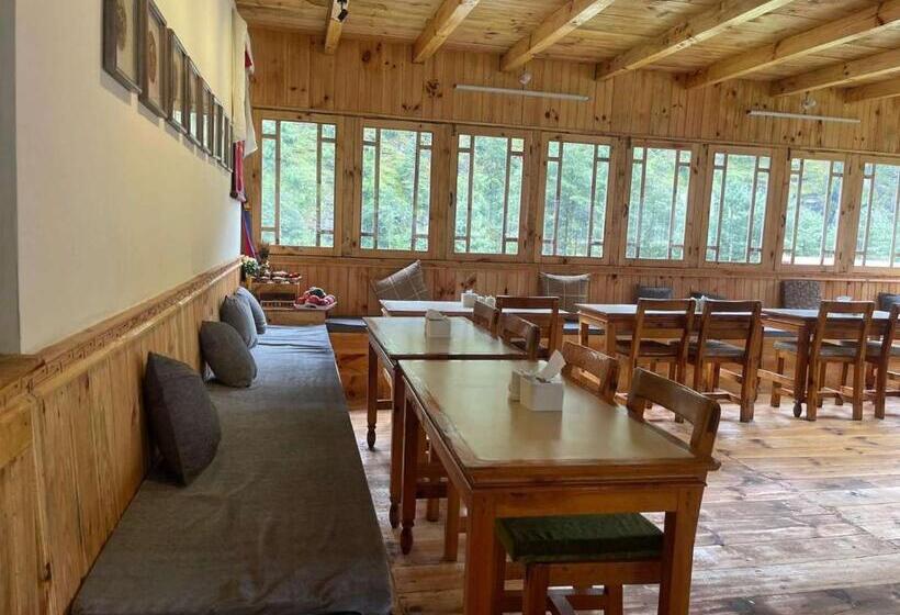 هتل Kongde Peak Guest House