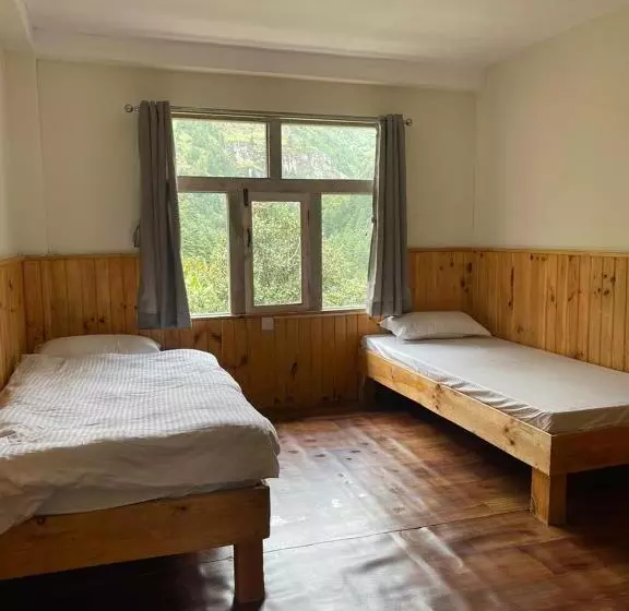 هتل Kongde Peak Guest House