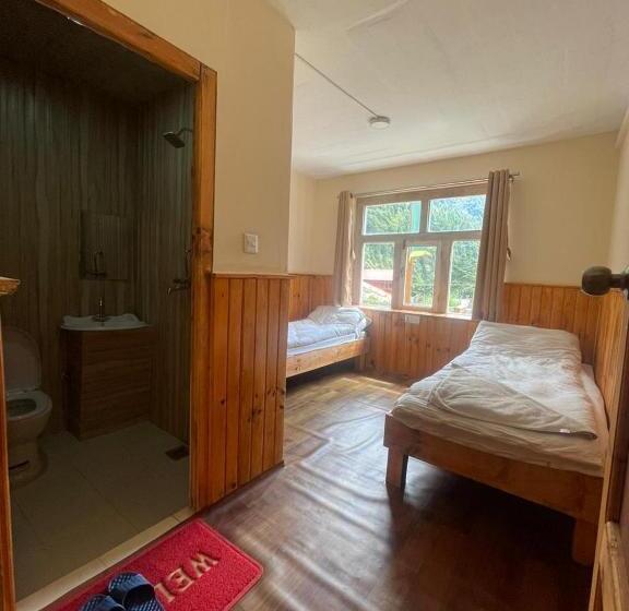 هتل Kongde Peak Guest House