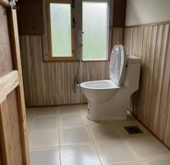 هتل Kongde Peak Guest House