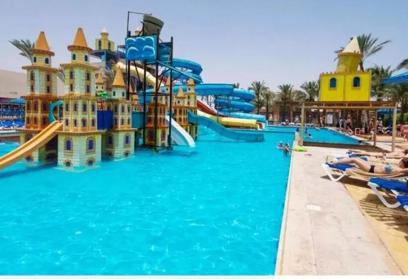 هتل Lillyland Mirage Bay & Aqua Park