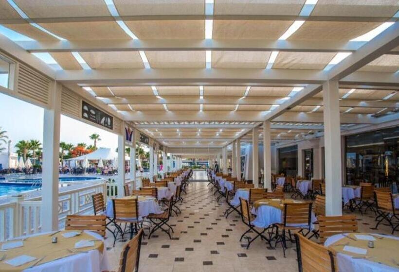 هتل Lillyland Mirage Bay & Aqua Park