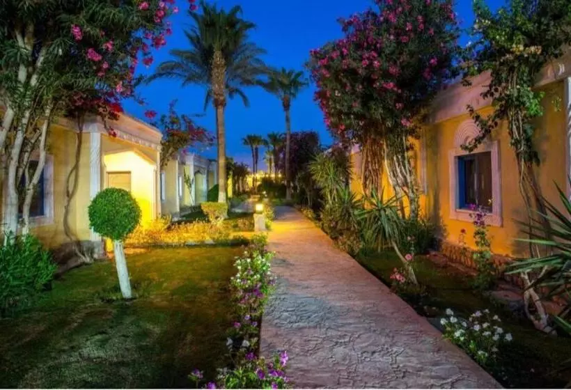 هتل Lillyland Mirage Bay & Aqua Park