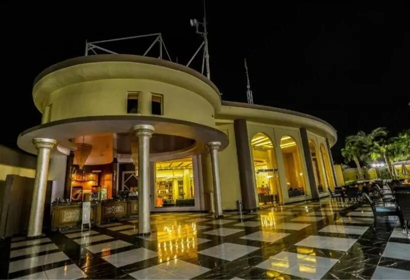 هتل Lillyland Mirage Bay & Aqua Park