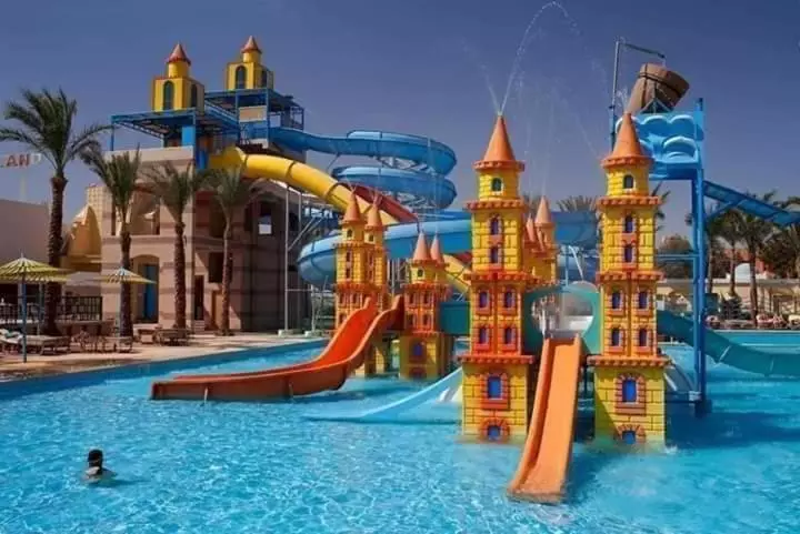 هتل Lillyland Mirage Bay & Aqua Park
