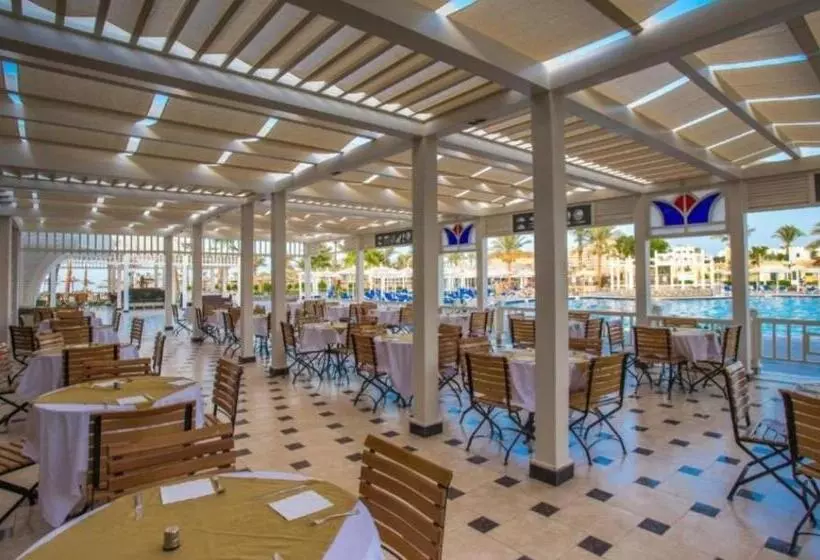 هتل Lillyland Mirage Bay & Aqua Park