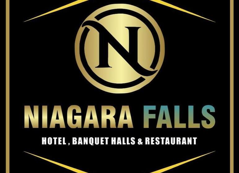 هتل Niagara Falls Bahawalpur