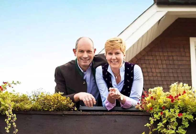 ペンション Landhotel Dorfschmiede Konditorei Café Restaurant