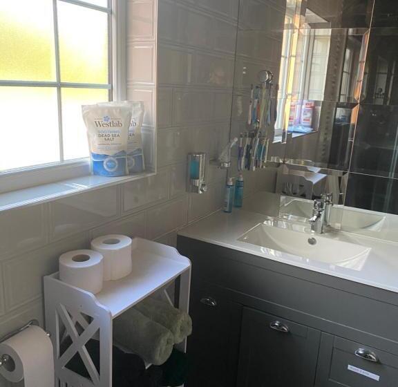 ペンション Sanhoteliers   Room 4 Free Parking, Shared Bathroom