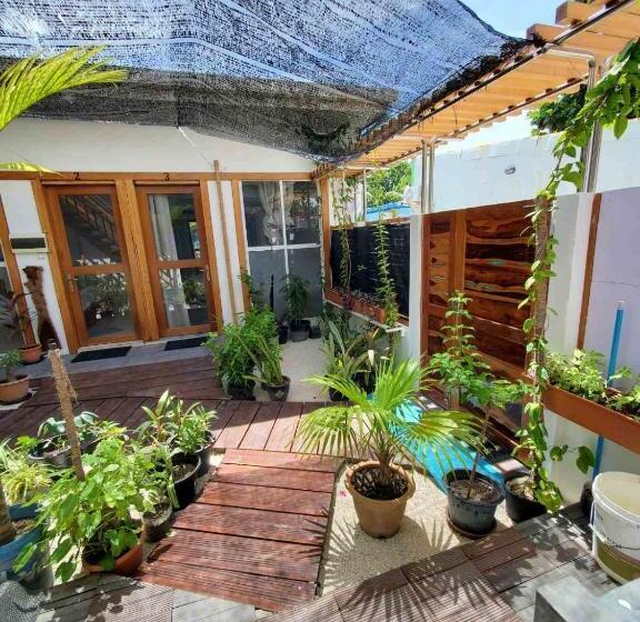 پانسیون Sun & Surf