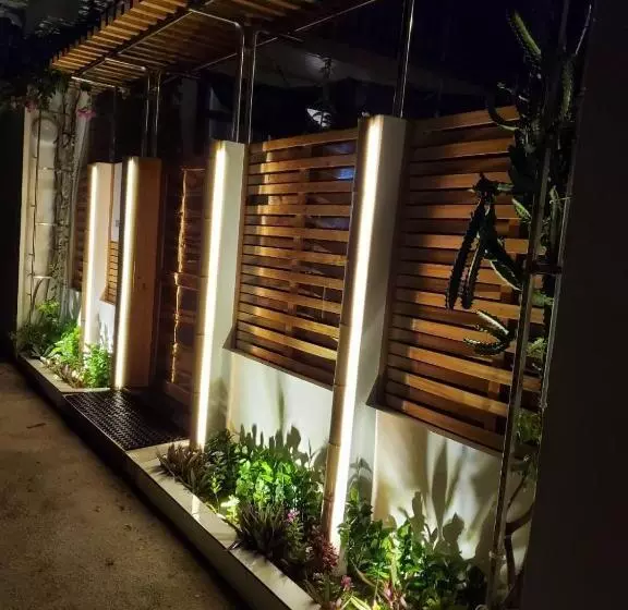 پانسیون Sun & Surf