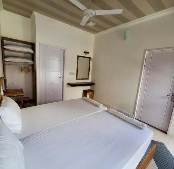 پانسیون Sun & Surf