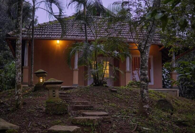 Lomakeskus Rain Clouds Wayanad Forest Retreat   The Best Couple Friendly Private Cottages With Bathtub #secures