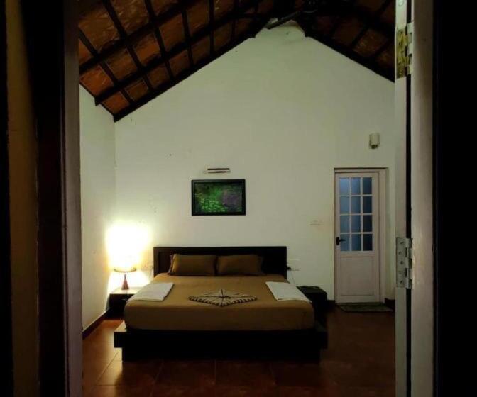 Lomakeskus Rain Clouds Wayanad Forest Retreat   The Best Couple Friendly Private Cottages With Bathtub #secures