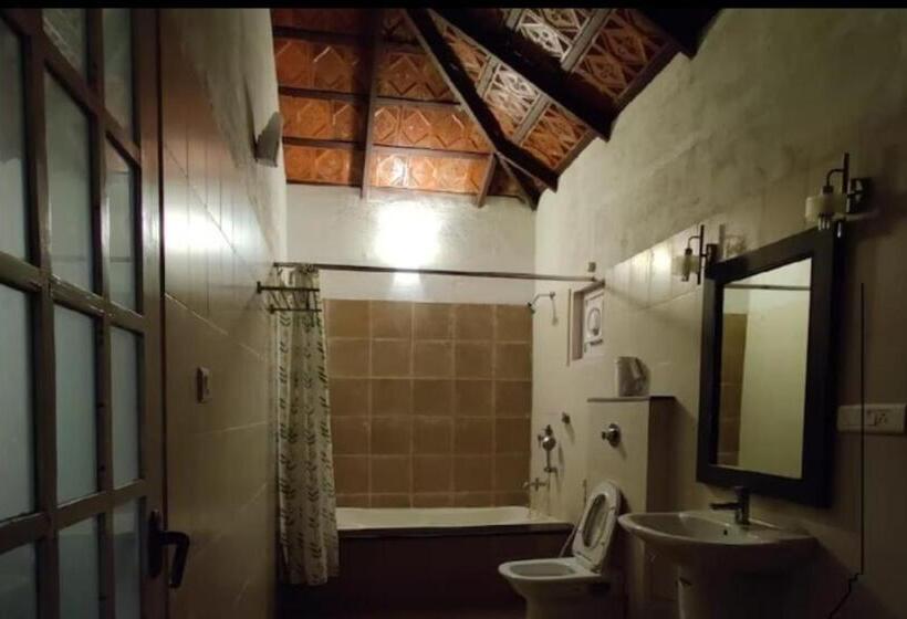 Lomakeskus Rain Clouds Wayanad Forest Retreat   The Best Couple Friendly Private Cottages With Bathtub #secures