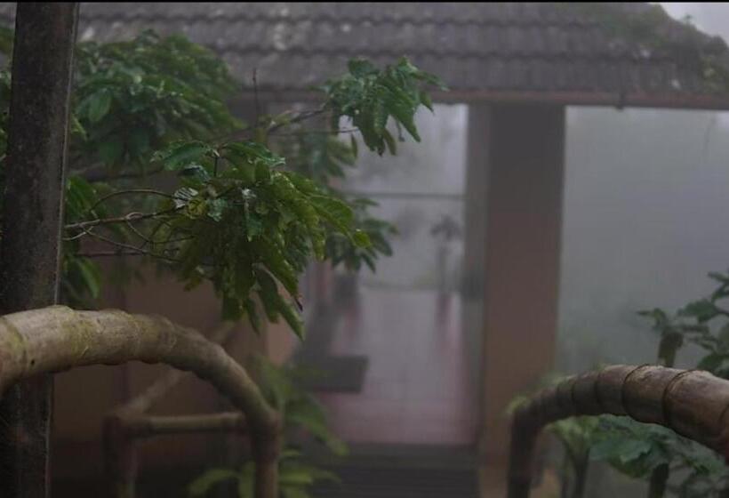 Lomakeskus Rain Clouds Wayanad Forest Retreat   The Best Couple Friendly Private Cottages With Bathtub #secures