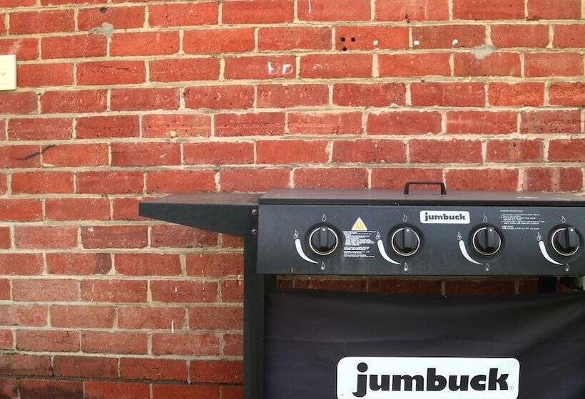 The Old Swan Barracks   Hostel