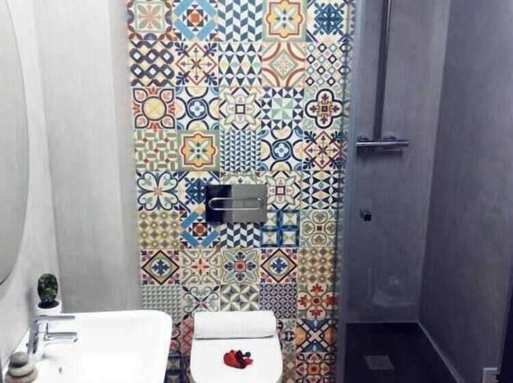 فندق صغير Hostal Erasmus By Gaiarooms