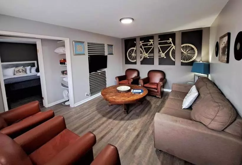ホテル Buffalo Lodge Bicycle Resort   Amazing Access To Local Trails & The Garden