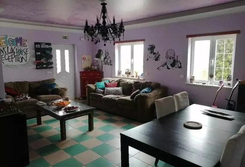 هتل Captains Log House