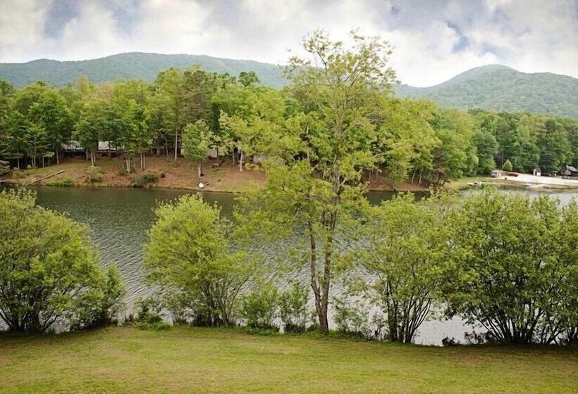 Отель Country Hideaway At Mountain Lakes Resort