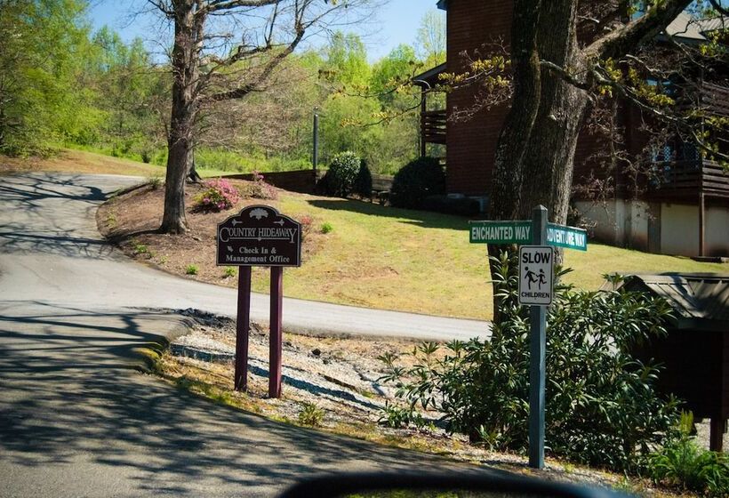 Отель Country Hideaway At Mountain Lakes Resort