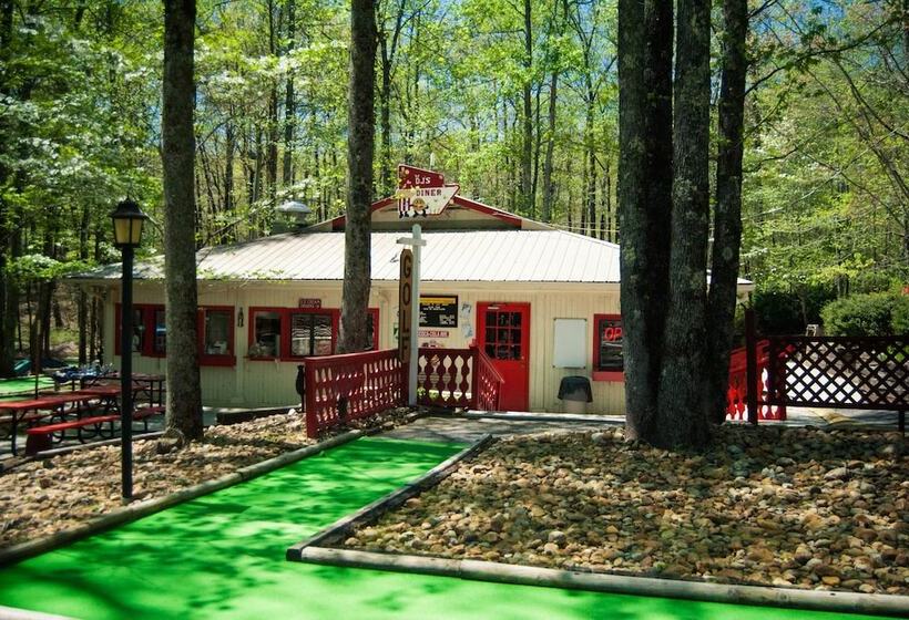 Отель Country Hideaway At Mountain Lakes Resort