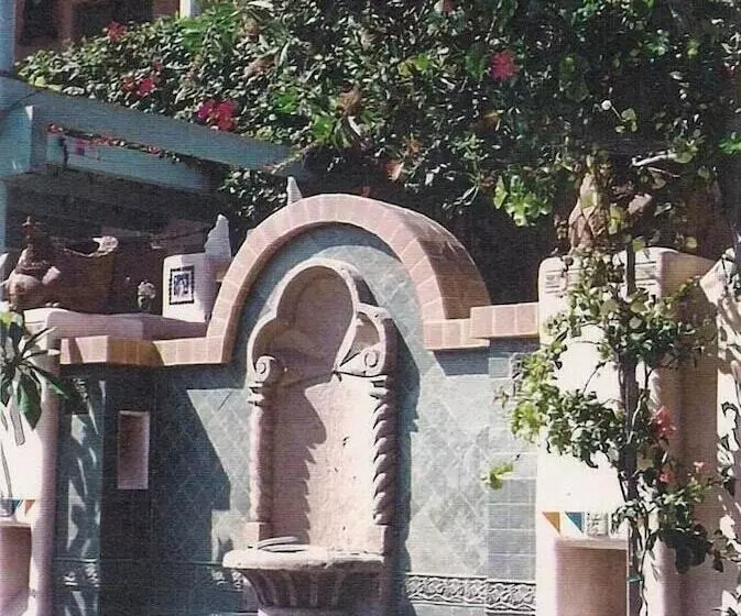ホテル Les Artistes Inn